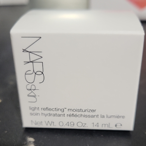 NARS Skin Light Reflecting Moisturizer - Cream - Picture 1 of 3